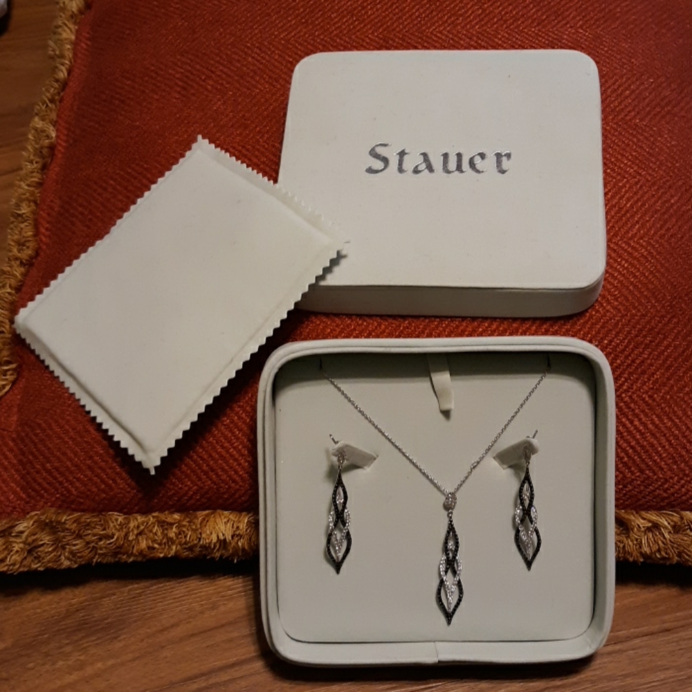 Stauer necklace and earring set
